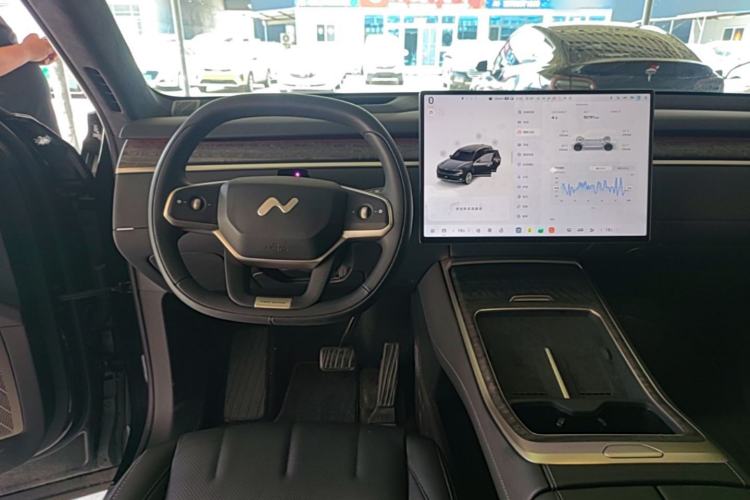 Used ONVO Luxeed L90 2025 Model—Max Six-Seater Version Steering Wheel