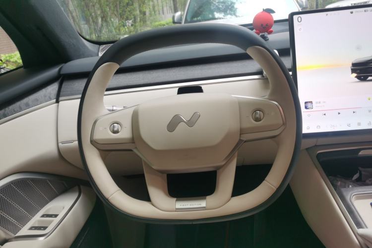 Used ONVO Luxeed L90 2025 Model—Ultra Six-Seater Version Steering Wheel