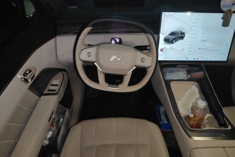 Used ONVO Luxeed L90 2025 Model—Max Six-Seater Version Steering Wheel
