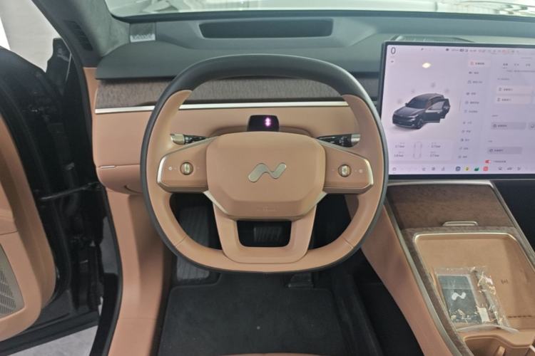 Used ONVO Luxeed L90 2025 Model—Max Six-Seater Version Steering Wheel