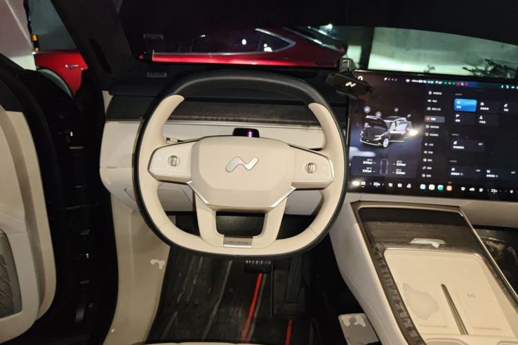 Used ONVO Luxeed L90 2025 Model—Max Six-Seater Version Steering Wheel