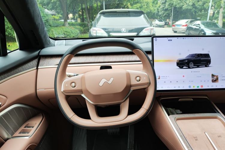 Used ONVO Luxeed L90 2025 Model—Max Seven-Seater Version Steering Wheel