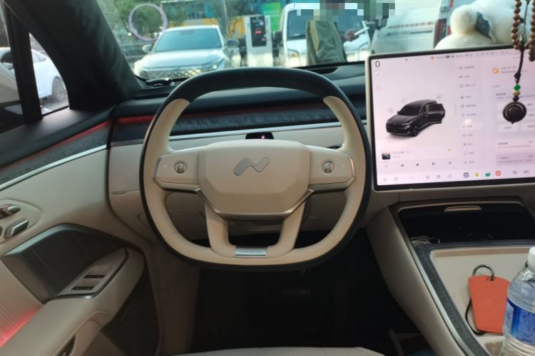 Used ONVO Luxeed L90 2025 Model—Max Six-Seater Version Steering Wheel