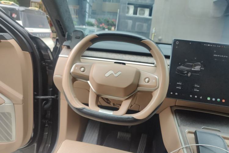 Used ONVO Luxeed L90 2025 Model—Max Six-Seater Version Steering Wheel