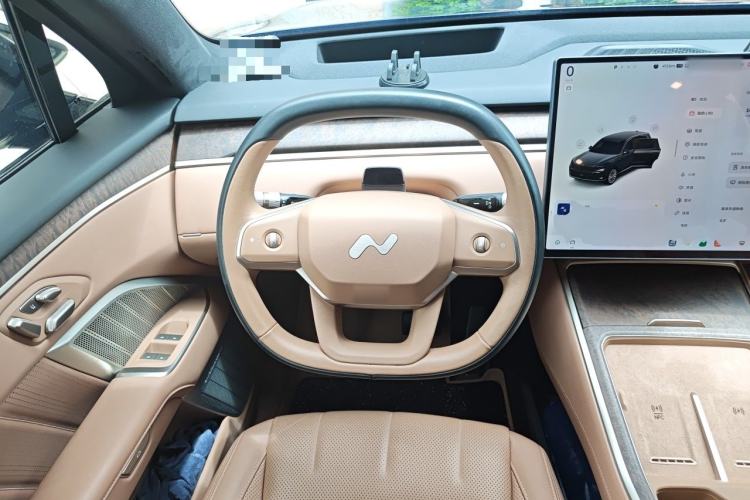 Used ONVO Luxeed L90 2025 Model—Max Six-Seater Version Steering Wheel