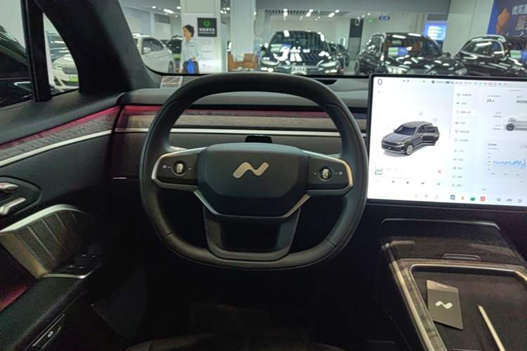 Used ONVO Luxeed L90 2025 Model—Ultra Six-Seater Version Steering Wheel