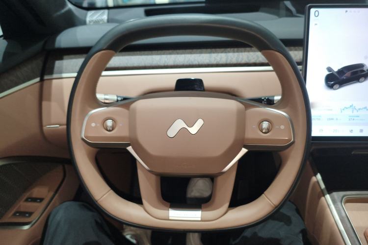 Used ONVO Luxeed L90 2025 Model—Max Six-Seater Version Steering Wheel