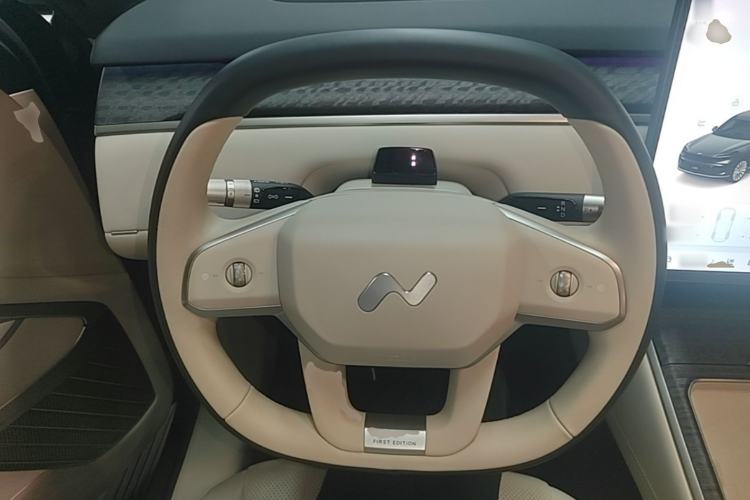 Used ONVO Luxeed L90 2025 Model—Ultra Six-Seater Version Steering Wheel