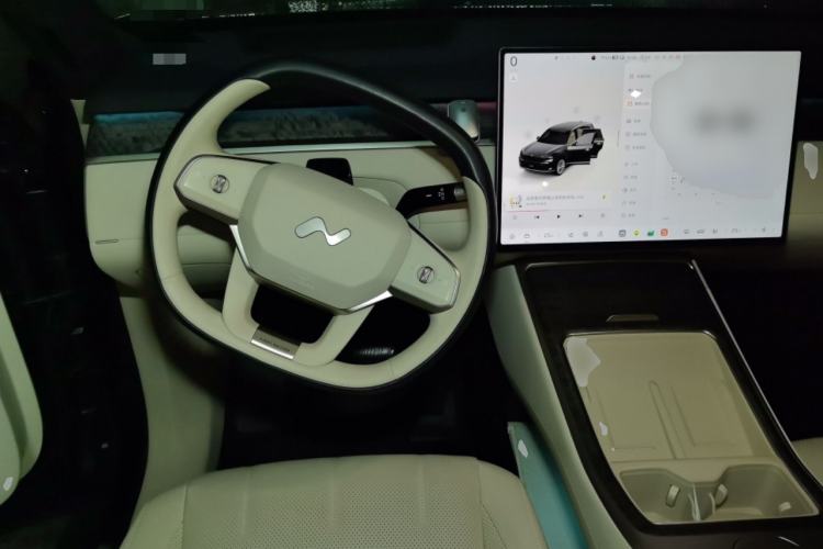 Used ONVO Luxeed L90 2025 Model—Max Six-Seater Version Steering Wheel