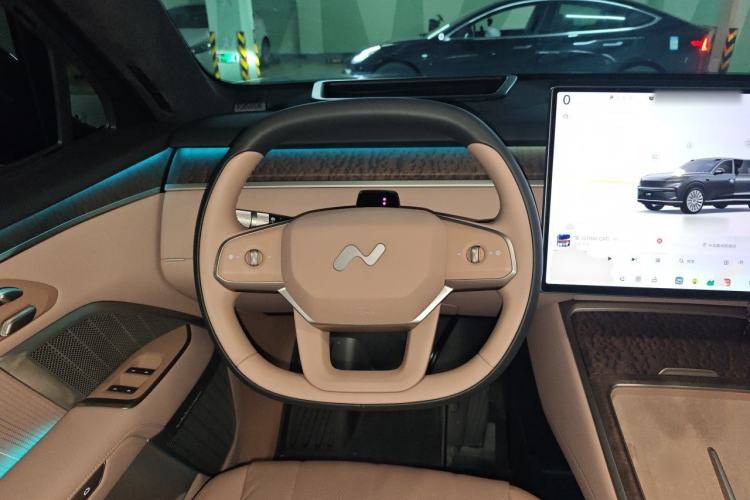 Used ONVO Luxeed L90 2025 Model—Max Six-Seater Version Steering Wheel