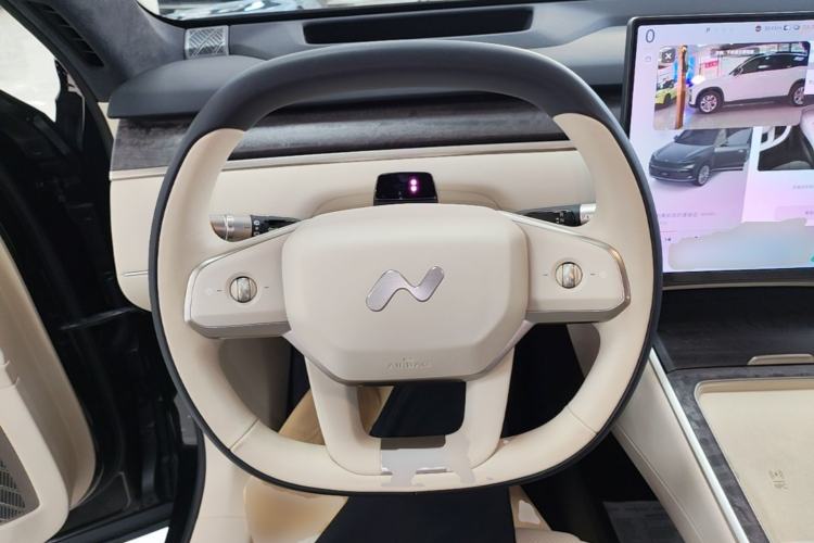 Used ONVO Luxeed L90 2025 Model—Max Six-Seater Version Steering Wheel
