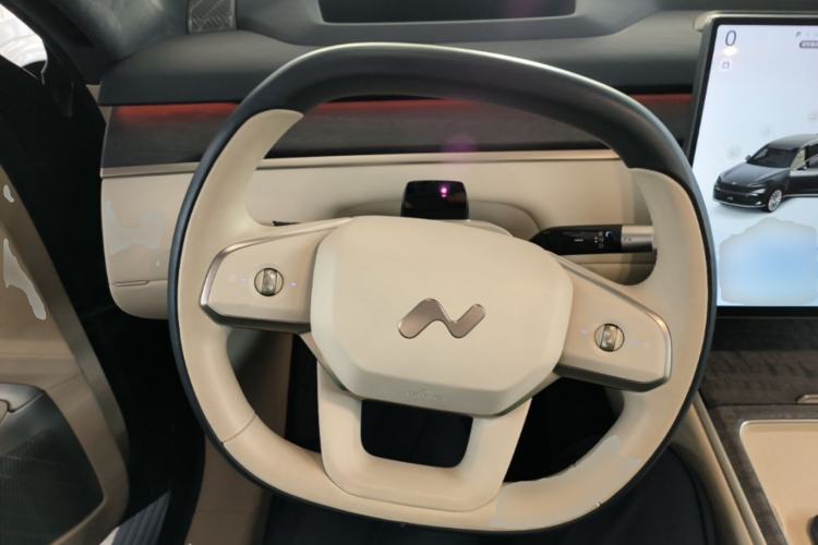 Used ONVO Luxeed L90 2025 Model—Ultra Six-Seater Version Steering Wheel