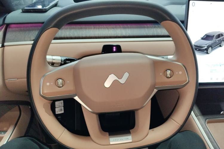 Used ONVO Luxeed L90 2025 Model—Ultra Six-Seater Version Steering Wheel