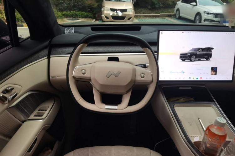 Used ONVO Luxeed L90 2025 Model—Max Six-Seater Version Steering Wheel