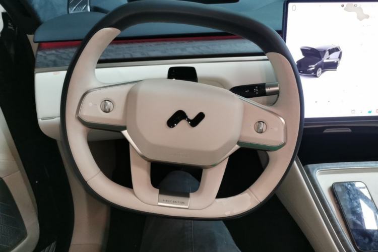 Used ONVO Luxeed L90 2025 Model—Ultra Six-Seater Version Steering Wheel