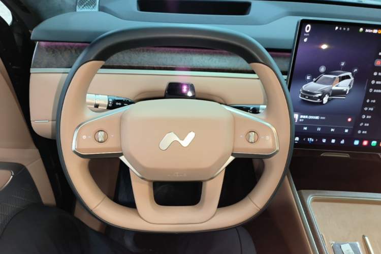 Used ONVO Luxeed L90 2025 Model—Max Six-Seater Version Steering Wheel