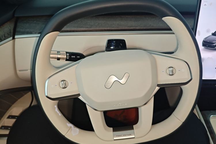 Used ONVO Luxeed L90 2025 Model—Ultra Six-Seater Version Steering Wheel