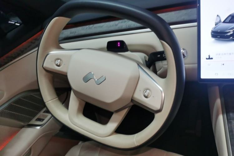 Used ONVO Luxeed L90 2025 Model—Ultra Six-Seater Version Steering Wheel