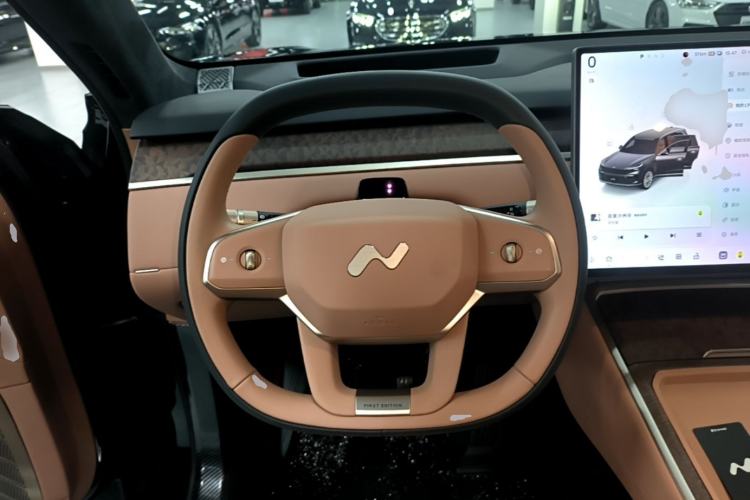 Used ONVO Luxeed L90 2025 Model—Ultra Six-Seater Version Steering Wheel
