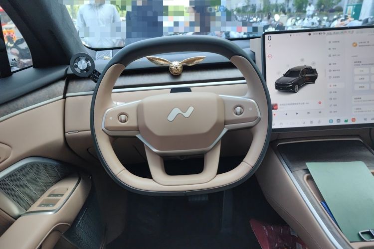 Used ONVO Luxeed L90 2025 Model—Max Six-Seater Version Steering Wheel