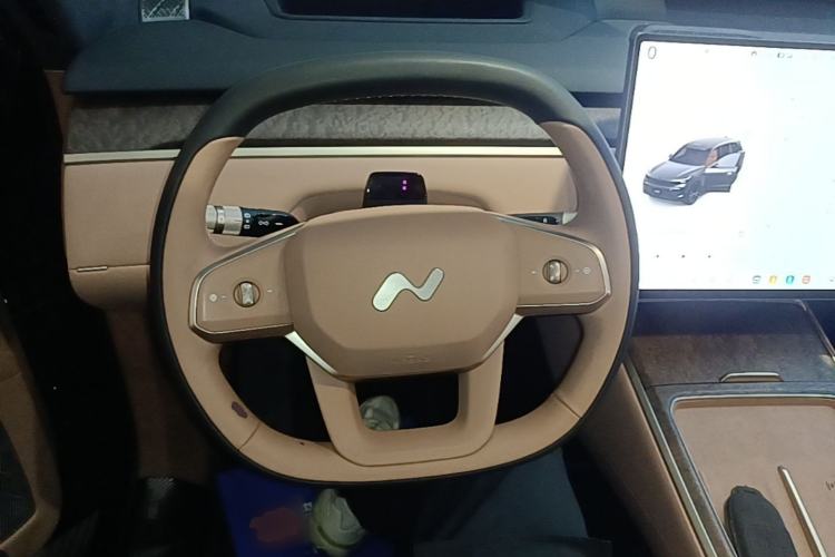 Used ONVO Luxeed L90 2025 Model—Black Knight Special Edition—Six-Seater Steering Wheel
