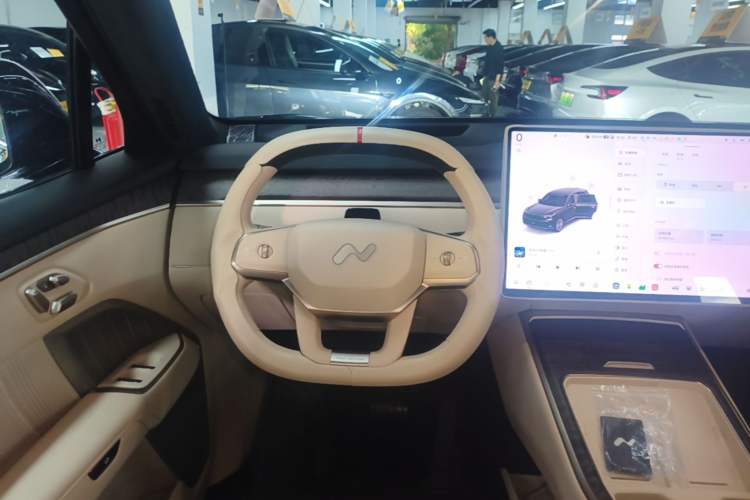 Used ONVO Luxeed L90 2025 Model—Max Six-Seater Version Steering Wheel