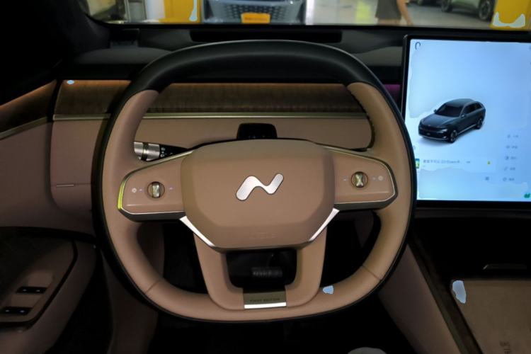 Used ONVO Luxeed L90 2025 Model—Max Six-Seater Version Steering Wheel