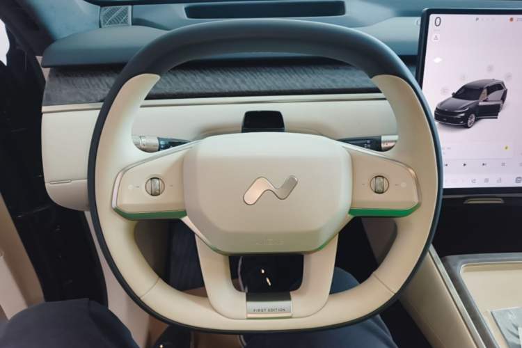 Used ONVO Luxeed L90 2025 Model—Ultra Six-Seater Version Steering Wheel