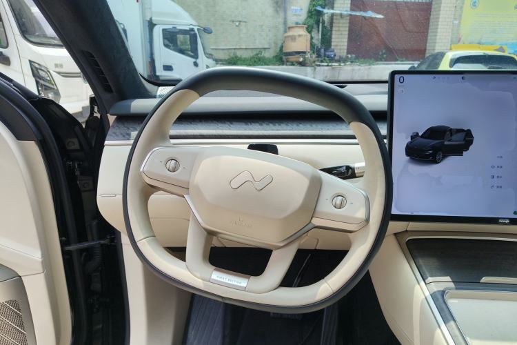 Used ONVO Luxeed L90 2025 Model—Ultra Six-Seater Version Steering Wheel