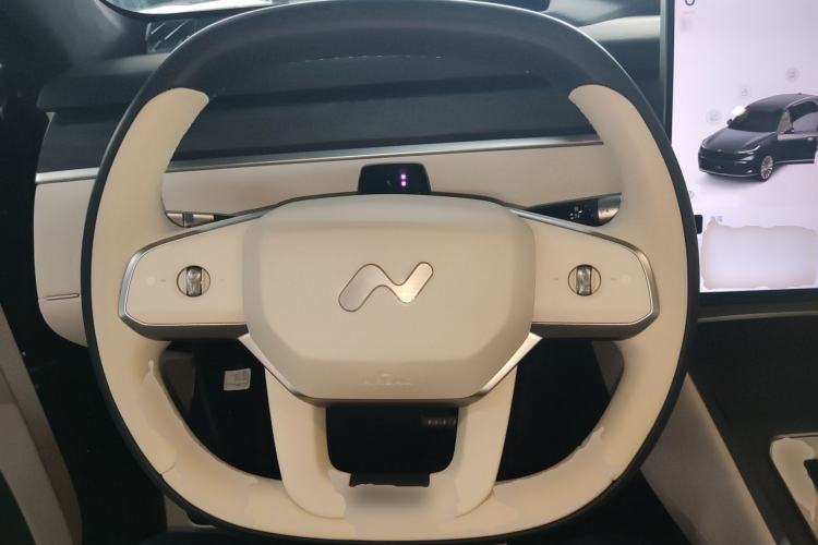 Used ONVO Luxeed L90 2025 Model—Max Six-Seater Version Steering Wheel