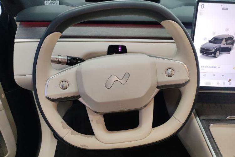 Used ONVO Luxeed L90 2025 Model—Ultra Six-Seater Version Steering Wheel