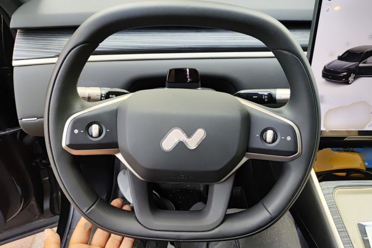 Used ONVO Luxeed L90 2025 Model—Pro Seven-Seater Version Steering Wheel
