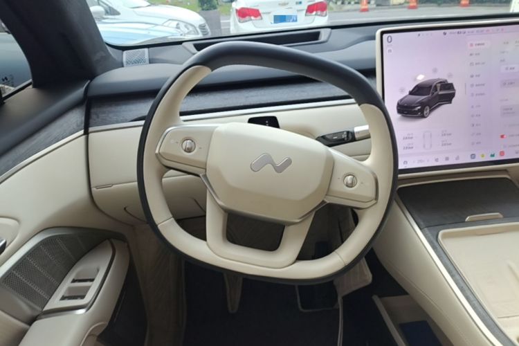 Used ONVO Luxeed L90 2025 Model—Max Six-Seater Version Steering Wheel