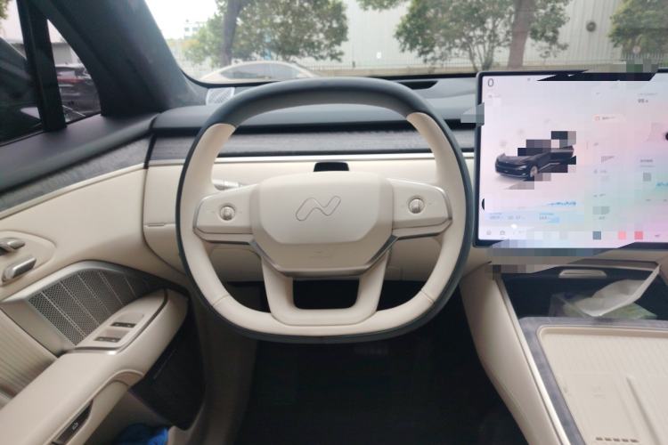Used ONVO Luxeed L90 2025 Model—Max Seven-Seater Version Steering Wheel