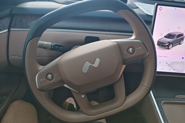 Used ONVO Luxeed L90 2025 Model—Max Six-Seater Version Steering Wheel