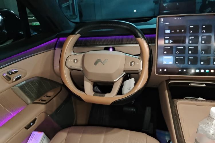 Used ONVO Luxeed L90 2025 Model—Max Six-Seater Version Steering Wheel