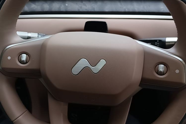 Used ONVO Luxeed L90 2025 Model—Ultra Six-Seater Version Steering Wheel