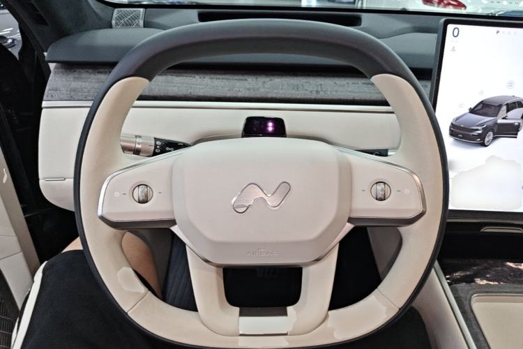 Used ONVO Luxeed L90 2025 Model—Max Six-Seater Version Steering Wheel