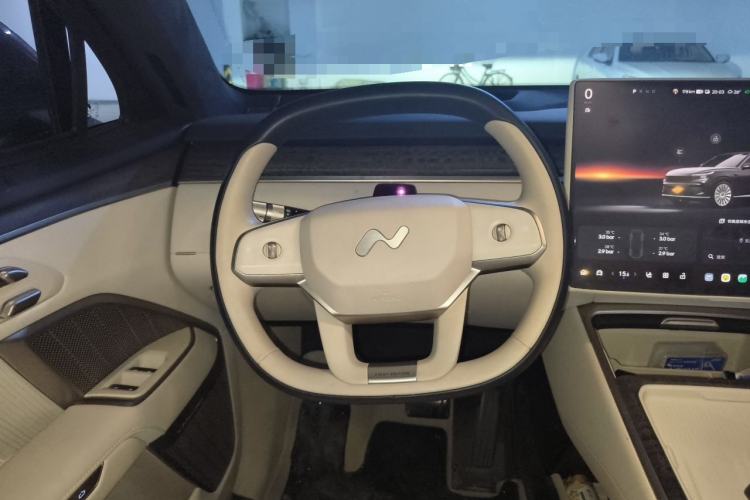 Used ONVO Luxeed L90 2025 Model—Ultra Six-Seater Version Steering Wheel