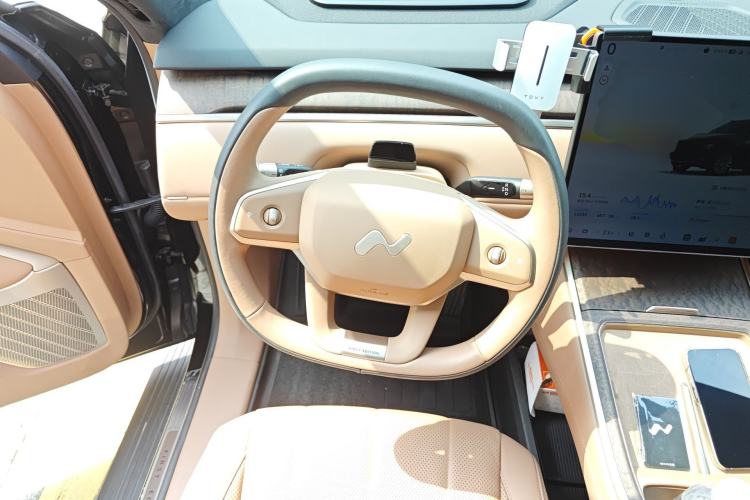 Used ONVO Luxeed L90 2025 Model—Ultra Six-Seater Version Steering Wheel