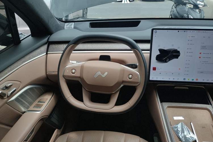 Used ONVO Luxeed L90 2025 Model Ultra Six-Seater 60-degree Battery Edition Steering Wheel