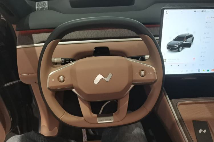 Used ONVO Luxeed L90 2025 Model—Max Six-Seater Version Steering Wheel