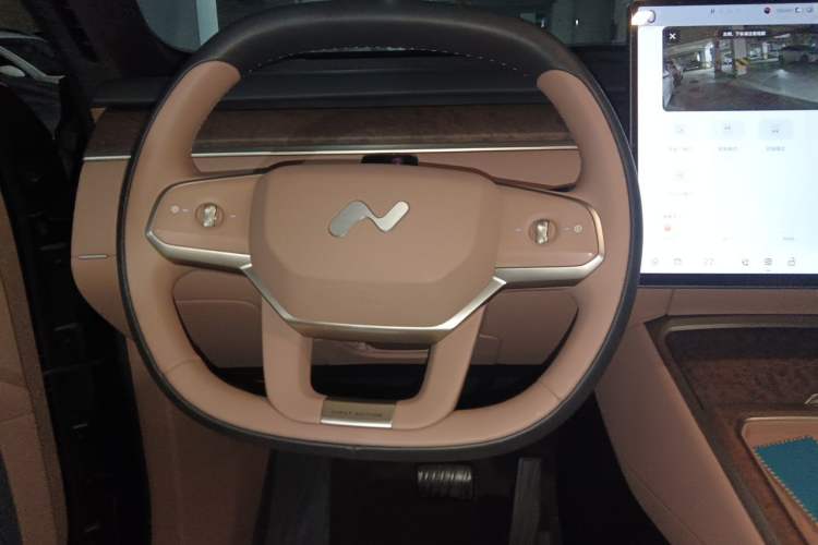 Used ONVO Luxeed L90 2025 Model—Ultra Six-Seater Version Steering Wheel