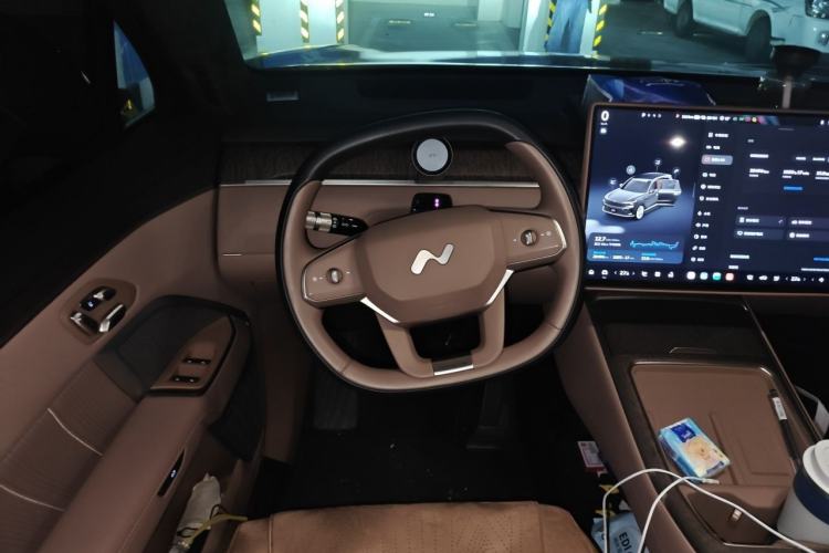 Used ONVO Luxeed L90 2025 Model—Max Six-Seater Version Steering Wheel