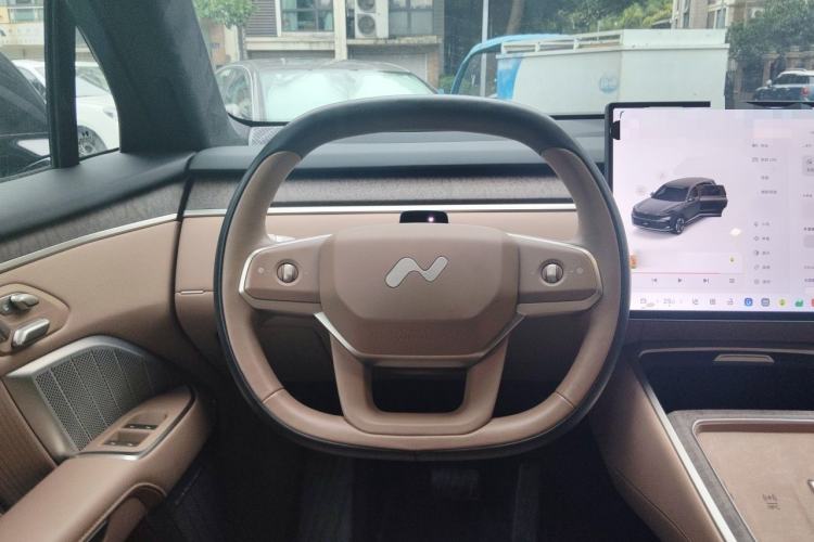 Used ONVO Luxeed L90 2025 Model—Max Seven-Seater Version Steering Wheel