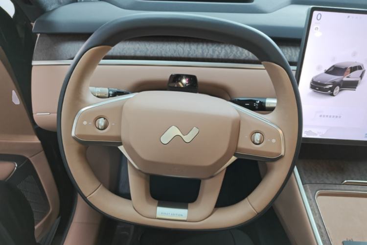 Used ONVO Luxeed L90 2025 Model—Max Six-Seater Version Steering Wheel