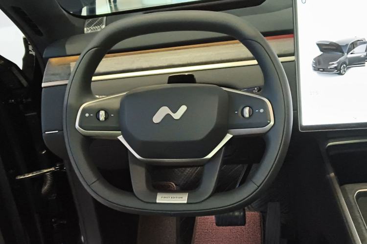 Used ONVO Luxeed L90 2025 Model—Ultra Six-Seater Version Steering Wheel