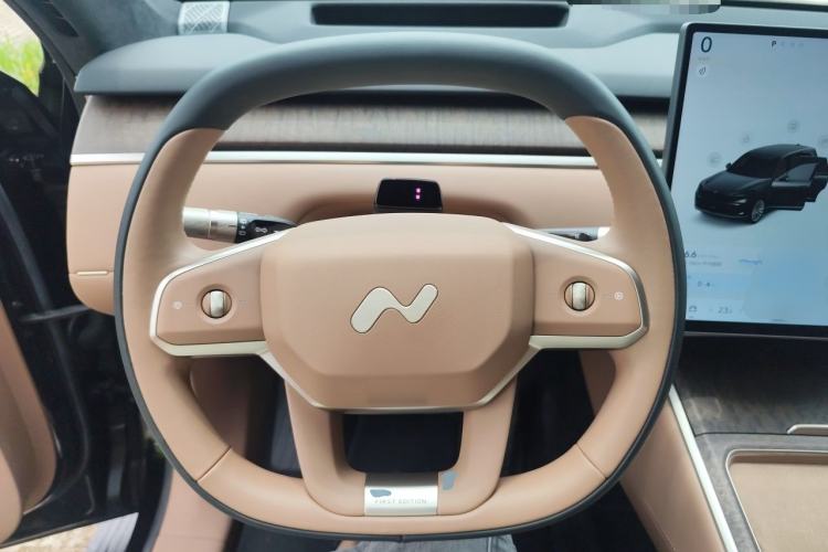 Used ONVO Luxeed L90 2025 Model—Ultra Six-Seater Version Steering Wheel