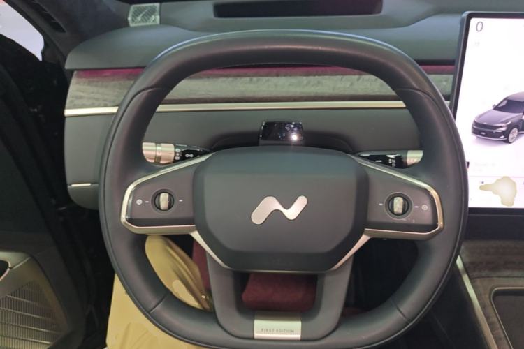 Used ONVO Luxeed L90 2025 Model—Max Six-Seater Version Steering Wheel