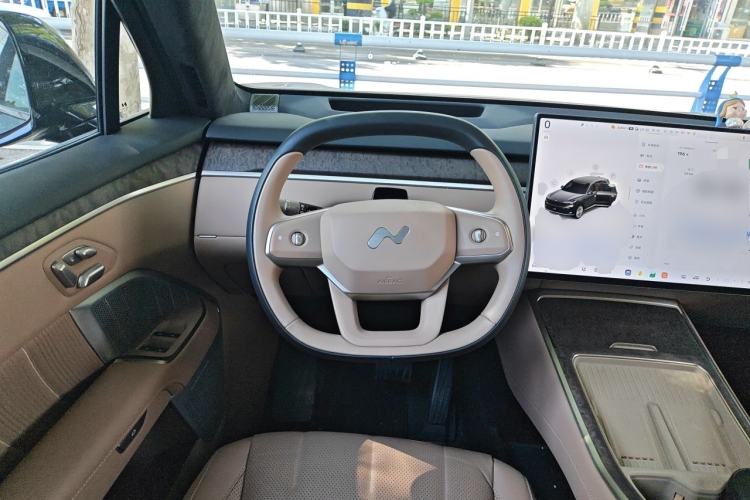 Used ONVO Luxeed L90 2025 Model—Ultra Six-Seater Version Steering Wheel